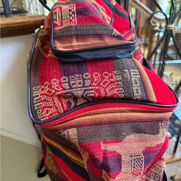 Large Peruvian Duffle Bag . Purchased in Peru. EUC Lots of pockets. - Picture 4 of 12